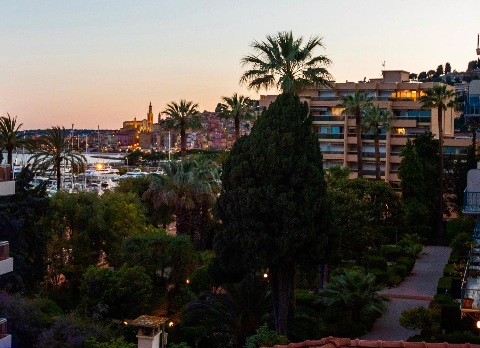 Evasion Vue Proche Et Gare Menton